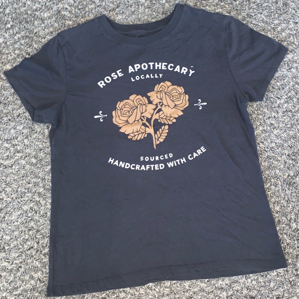 📺 Black Rose Apothecary Graphic T-Shirt, Schitt’s Creek 📺
